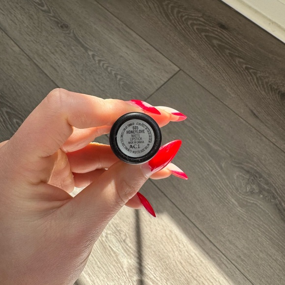 MAC Cosmetics Matte Lipstick in shade 605 Honeylove - Picture 2 of 8